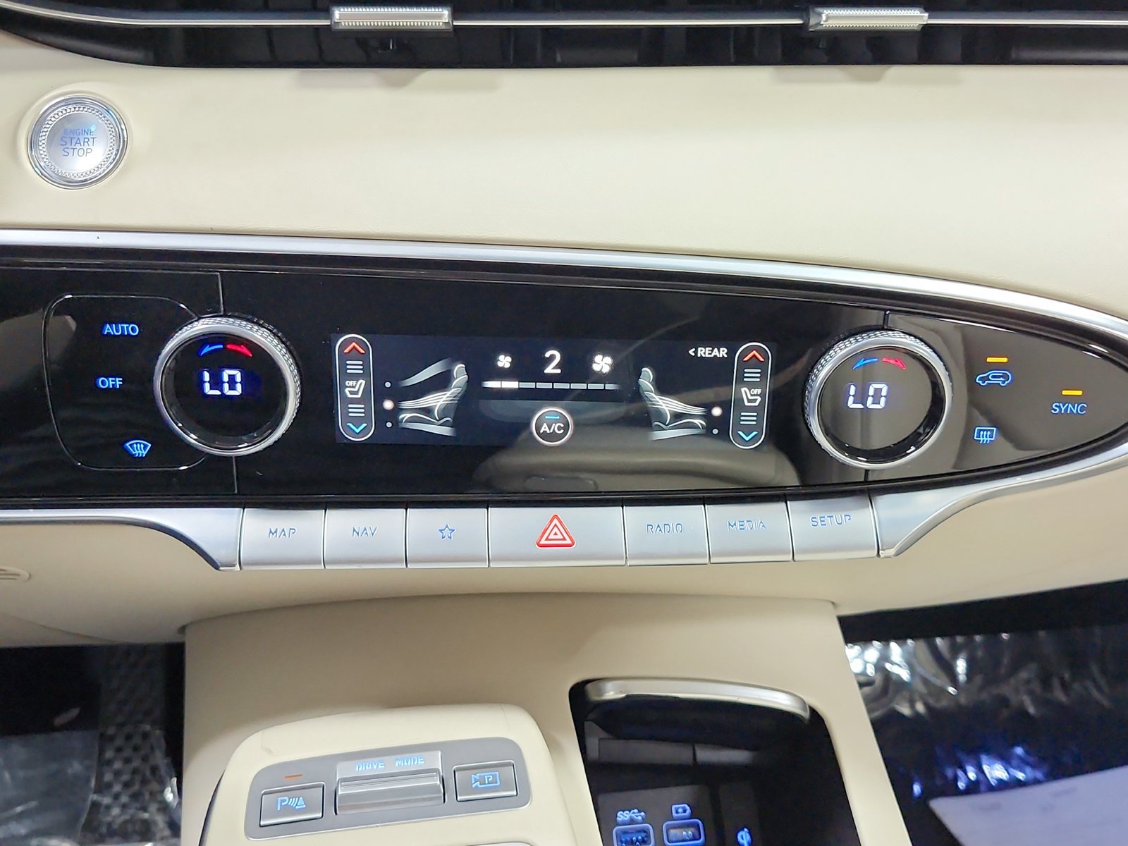 Used 2022 Genesis GV70 2.5T w/ Select Package AWD/4WD image 18