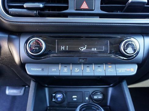 Used 2022 Hyundai Kona Limited image 20