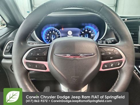 Used 2025 Chrysler Pacifica Select FWD image 22