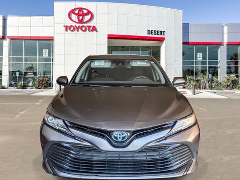 Used 2019 Toyota Camry LE FWD image 2