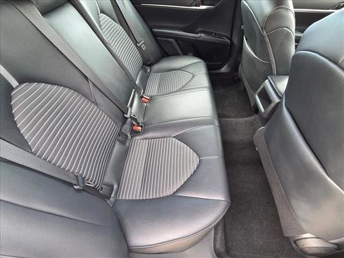 Used 2019 Toyota Camry SE image 18