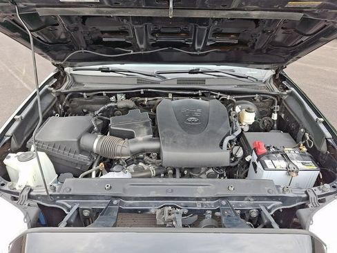 Used 2020 Toyota Tacoma TRD Sport AWD/4WD image 28