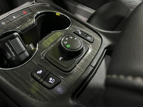 Certified 2023 GMC Acadia SLT w/ Elevation Edition AWD/4WD image 14