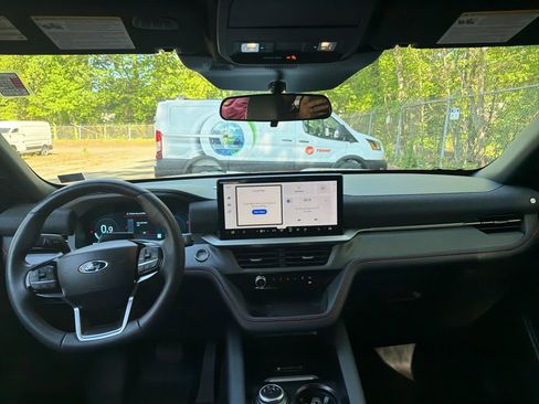 Used 2025 Ford Explorer ST-Line image 9