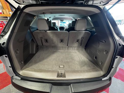 Used 2021 Chevrolet Traverse LT image 12