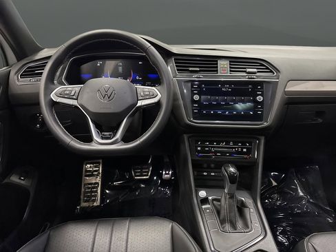 Used 2023 Volkswagen Tiguan SE R-Line image 5