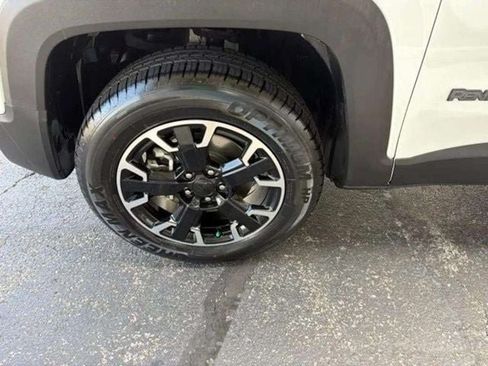 Used 2023 Jeep Renegade Latitude AWD/4WD image 16