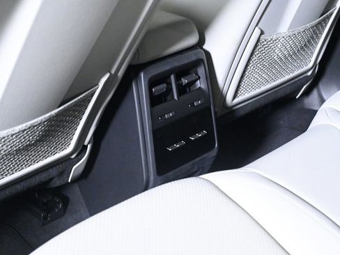 Certified 2025 Porsche Macan 4S Electric image 20