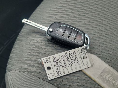 Used 2018 Hyundai Santa Fe Sport image 34