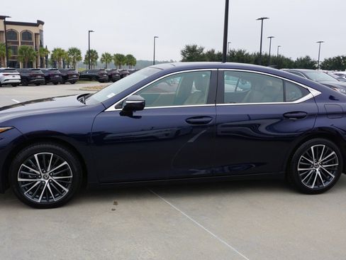 Certified 2025 Lexus ES 350 w/ Premium Package image 5