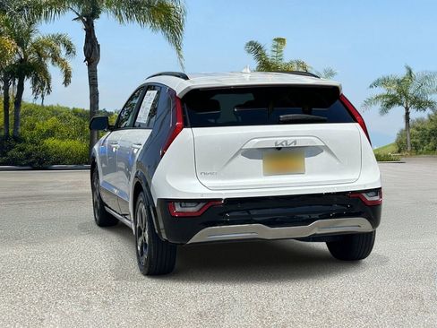 Used 2023 Kia Niro Wave FWD image 4