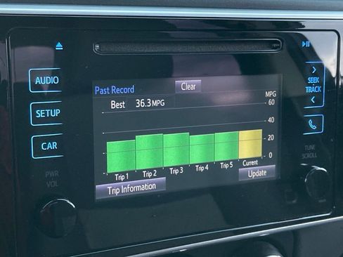 Used 2017 Toyota Corolla L image 18