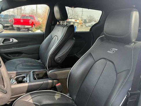 Used 2026 Chrysler Pacifica Limited w/ S Appearance Package image 9
