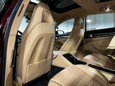Used 2018 Porsche Panamera 4 image 31