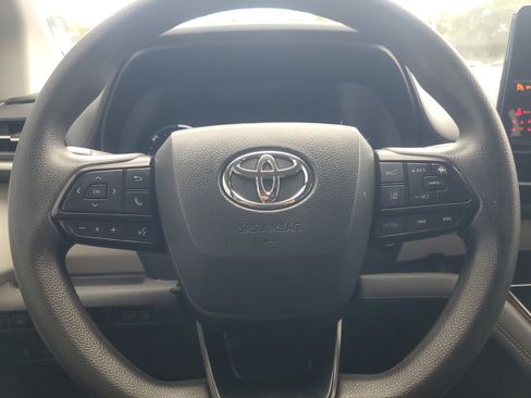 Used 2024 Toyota Sienna LE AWD/4WD image 20