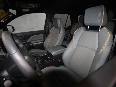 Used 2025 Toyota 4Runner TRD Off-Road Premium image 4