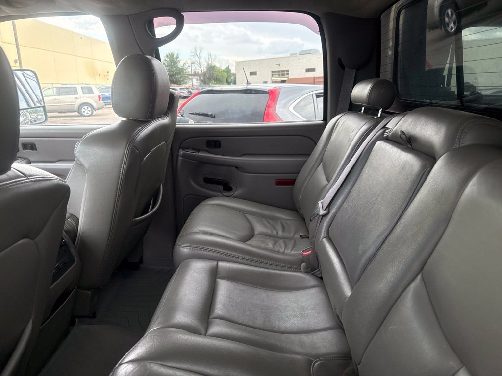 Used 2006 GMC Sierra 3500 SLT w/ Heavy-Duty Power Package AWD/4WD image 4