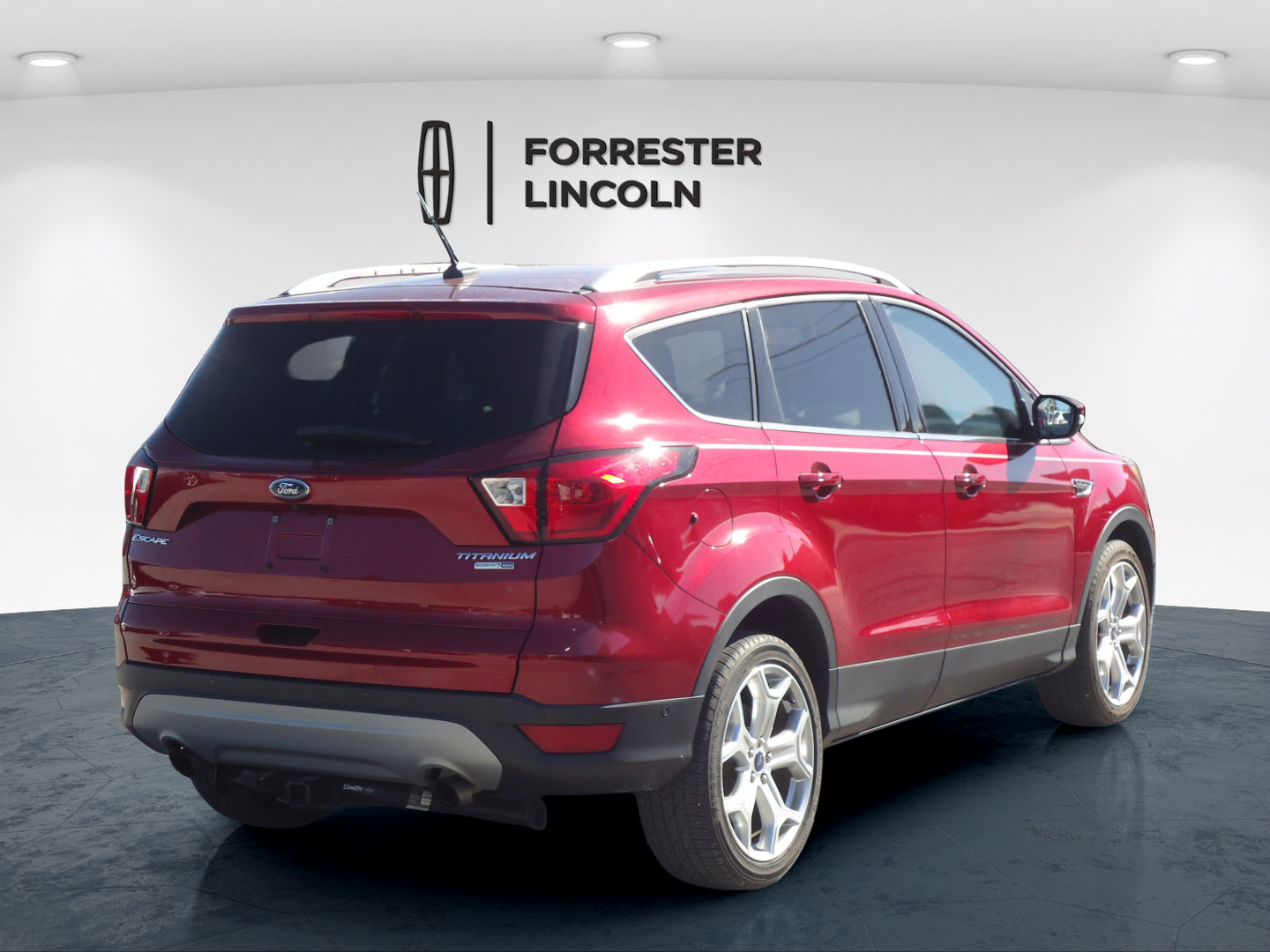 Used 2019 Ford Escape Titanium AWD/4WD image 3