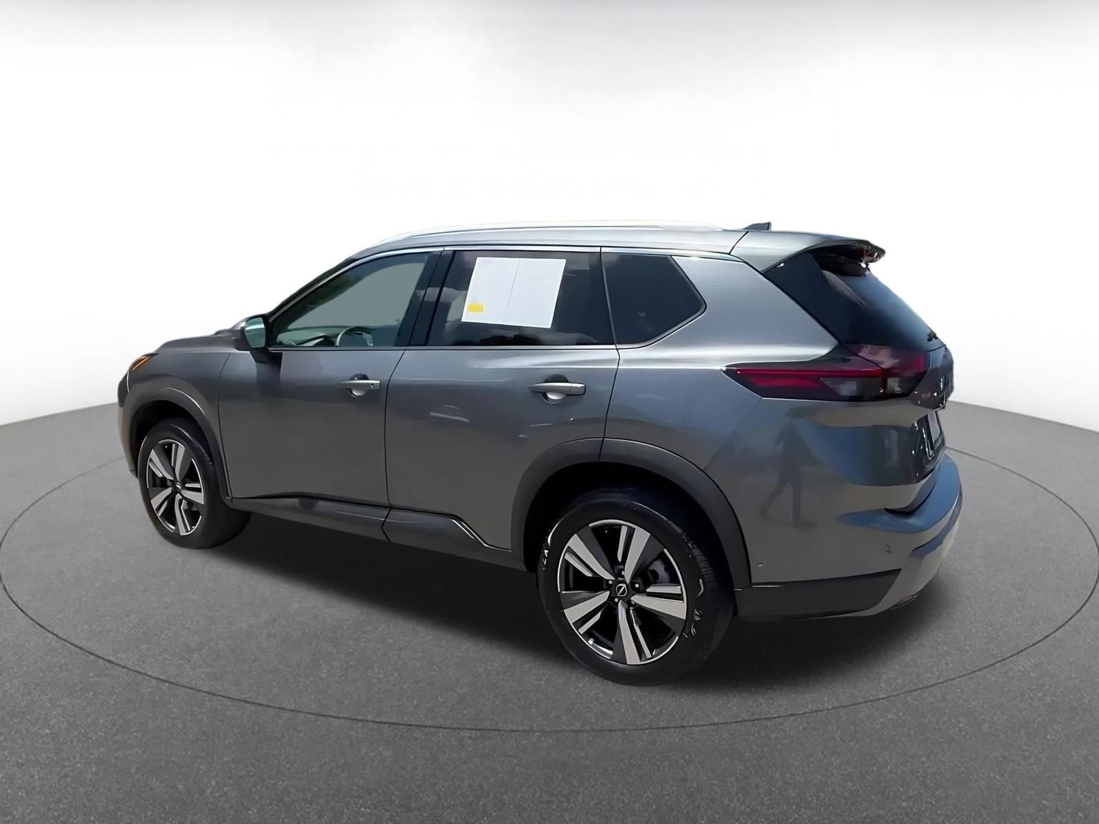 Used 2026 Nissan Rogue SL FWD image 9