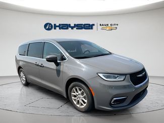 Used 2023 Chrysler Pacifica Touring-L FWD video 1