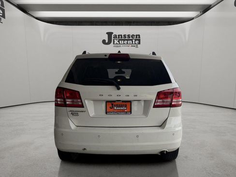 Used 2020 Dodge Journey SE w/ SE Popular Equipment Group FWD image 2
