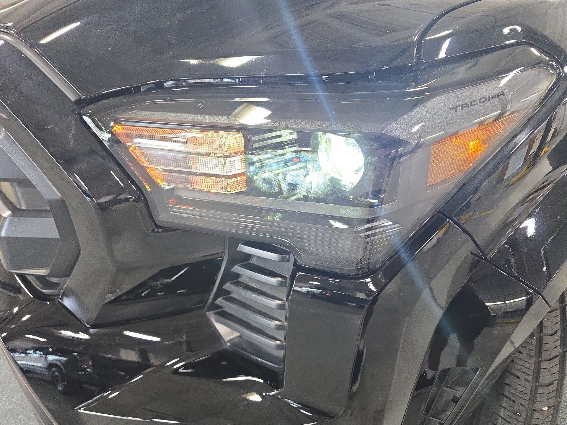 Used 2025 Toyota Tacoma SR5 AWD/4WD image 28