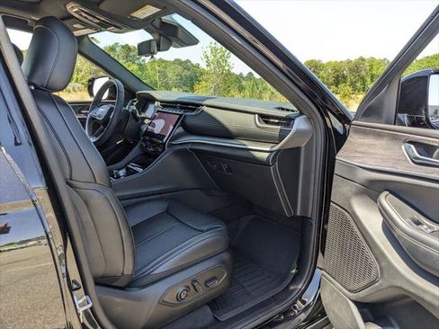 Certified 2025 Jeep Grand Cherokee L Limited w/ Luxury Tech Group II RWD image 39