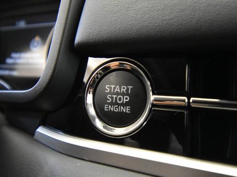 Used 2025 Mitsubishi Outlander SE image 20