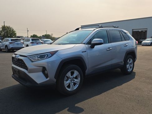 Certified 2021 Toyota RAV4 XLE AWD/4WD image 3