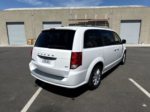 Used 2020 Dodge Grand Caravan SXT FWD image 4
