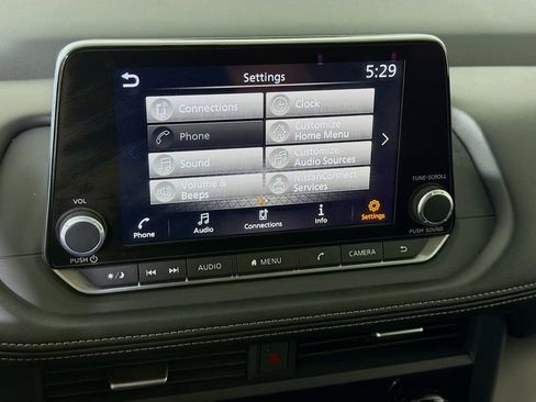 Used 2024 Nissan Rogue SV image 32