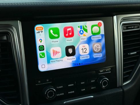 Used 2017 Porsche Macan Turbo image 40