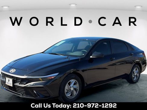 Certified 2025 Hyundai Elantra SE image 3