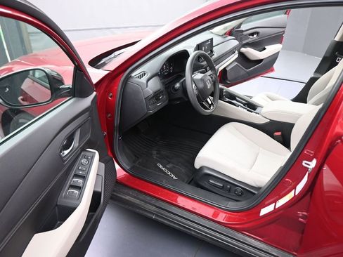 Used 2025 Honda Accord SE image 40