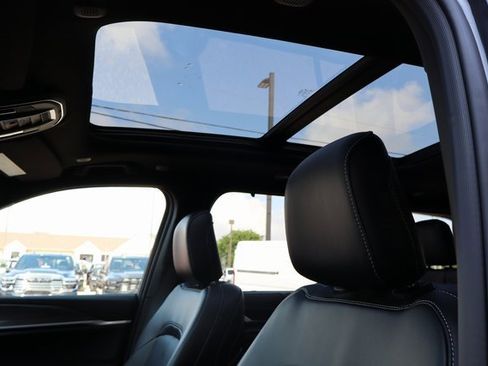 New 2025 Jeep Grand Cherokee Limited w/ Luxury Tech Group II image 26