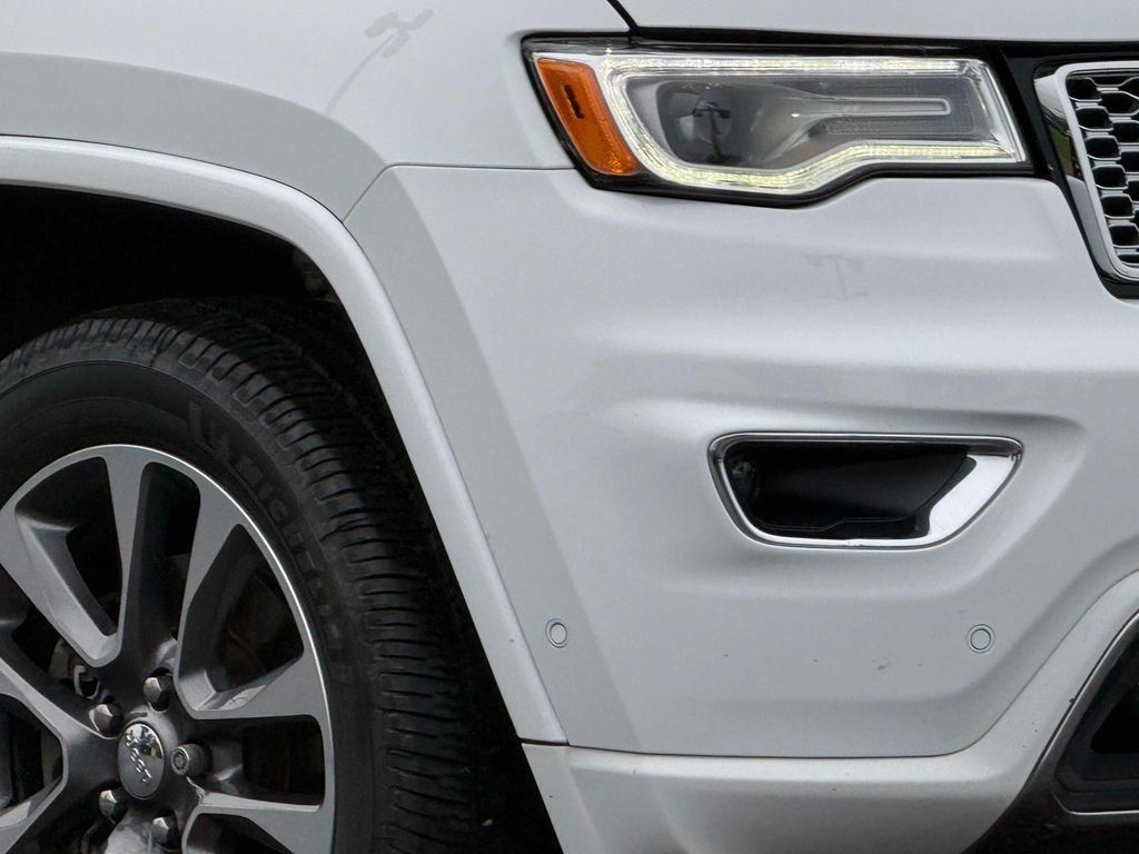 Used 2018 Jeep Grand Cherokee Overland AWD/4WD image 8