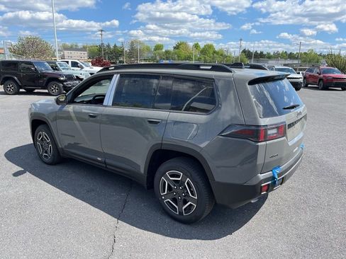 New 2026 Jeep Cherokee Laredo image 7