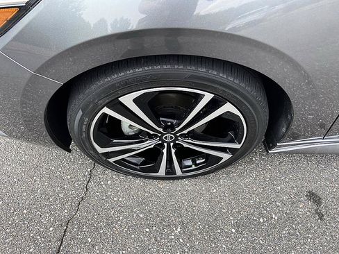 Certified 2023 Nissan Sentra SR FWD image 9