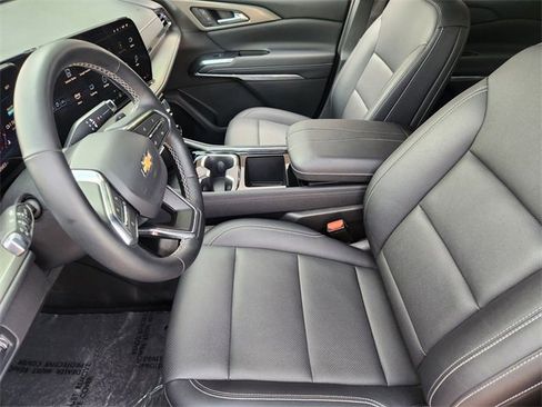 Certified 2025 Chevrolet Traverse LT image 8