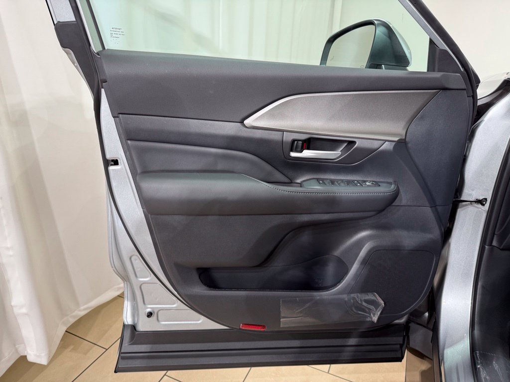 New 2026 Toyota Grand Highlander XLE FWD image 15