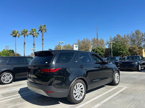 Used 2023 Land Rover Discovery S AWD/4WD image 3