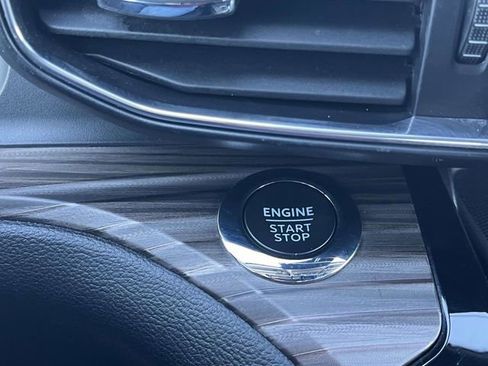 Used 2023 Ford Explorer Limited image 35