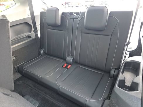 Used 2024 Volkswagen Tiguan SE FWD image 30