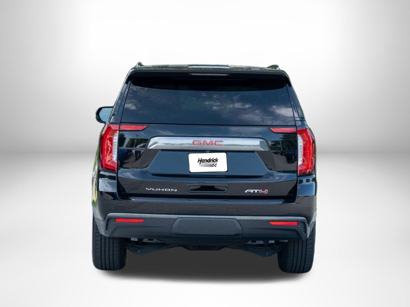 Used 2024 GMC Yukon AT4 w/ Technology Package AWD/4WD image 7