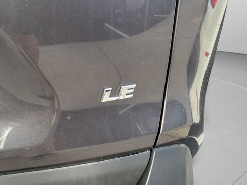Used 2021 Toyota RAV4 LE FWD image 21