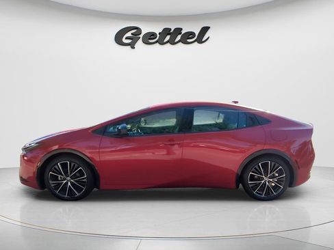 Used 2024 Toyota Prius XLE FWD image 8