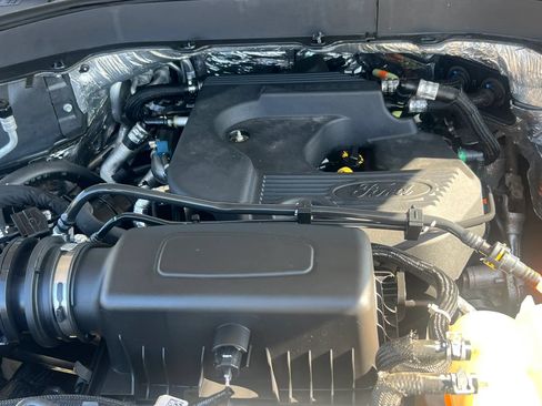 Used 2020 Ford Explorer XLT AWD/4WD image 35