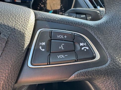 Used 2019 Ford Escape SE image 17