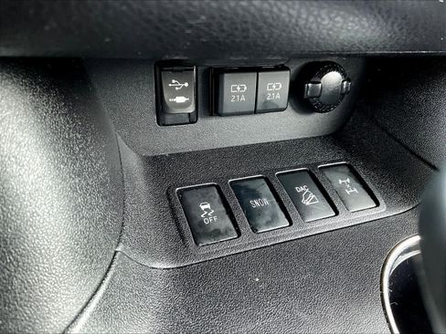 Used 2019 Toyota Highlander XLE image 28