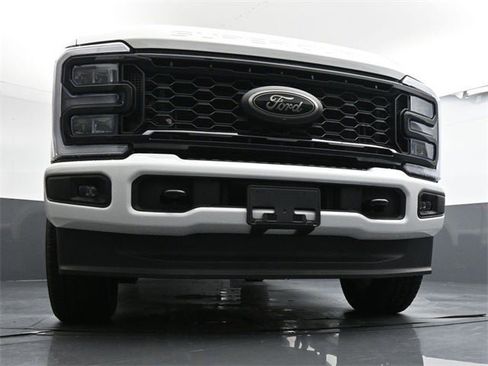 New 2025 Ford F250 Lariat w/ Black Appearance Package image 25